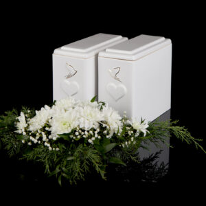 "Ons hart vliegt samen verder" (set van twee urnen)